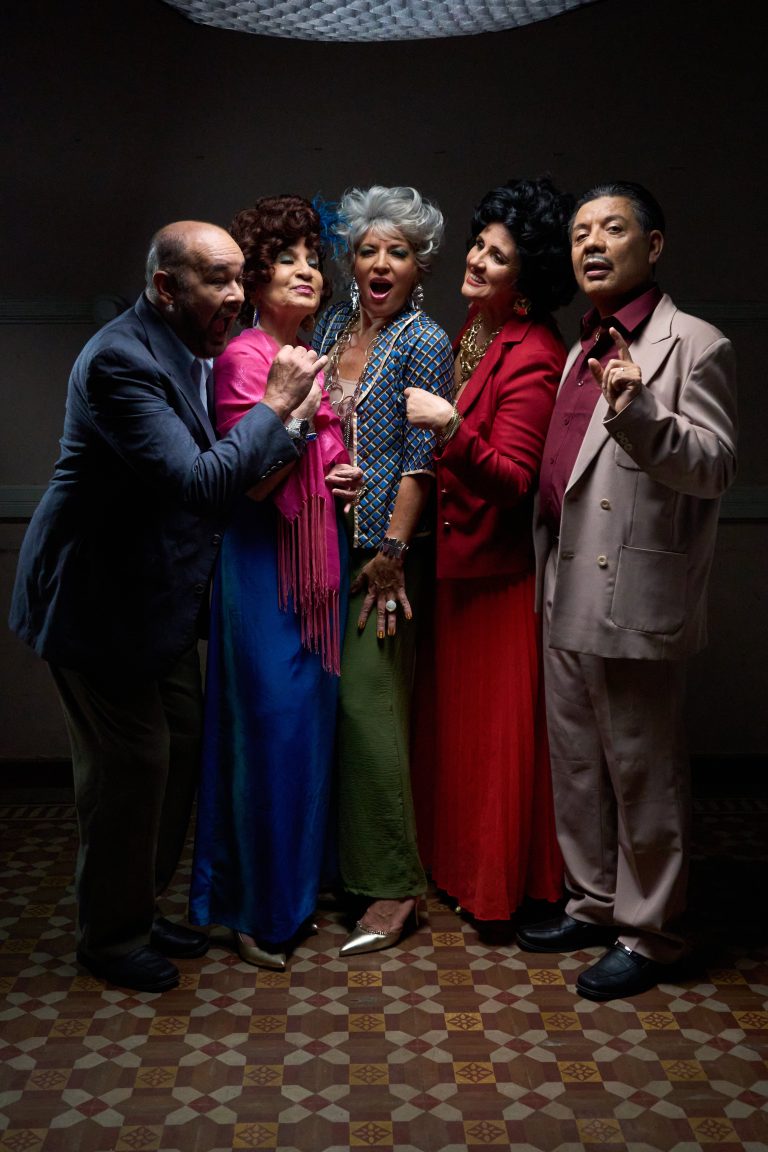 «En penumbras» — elenco