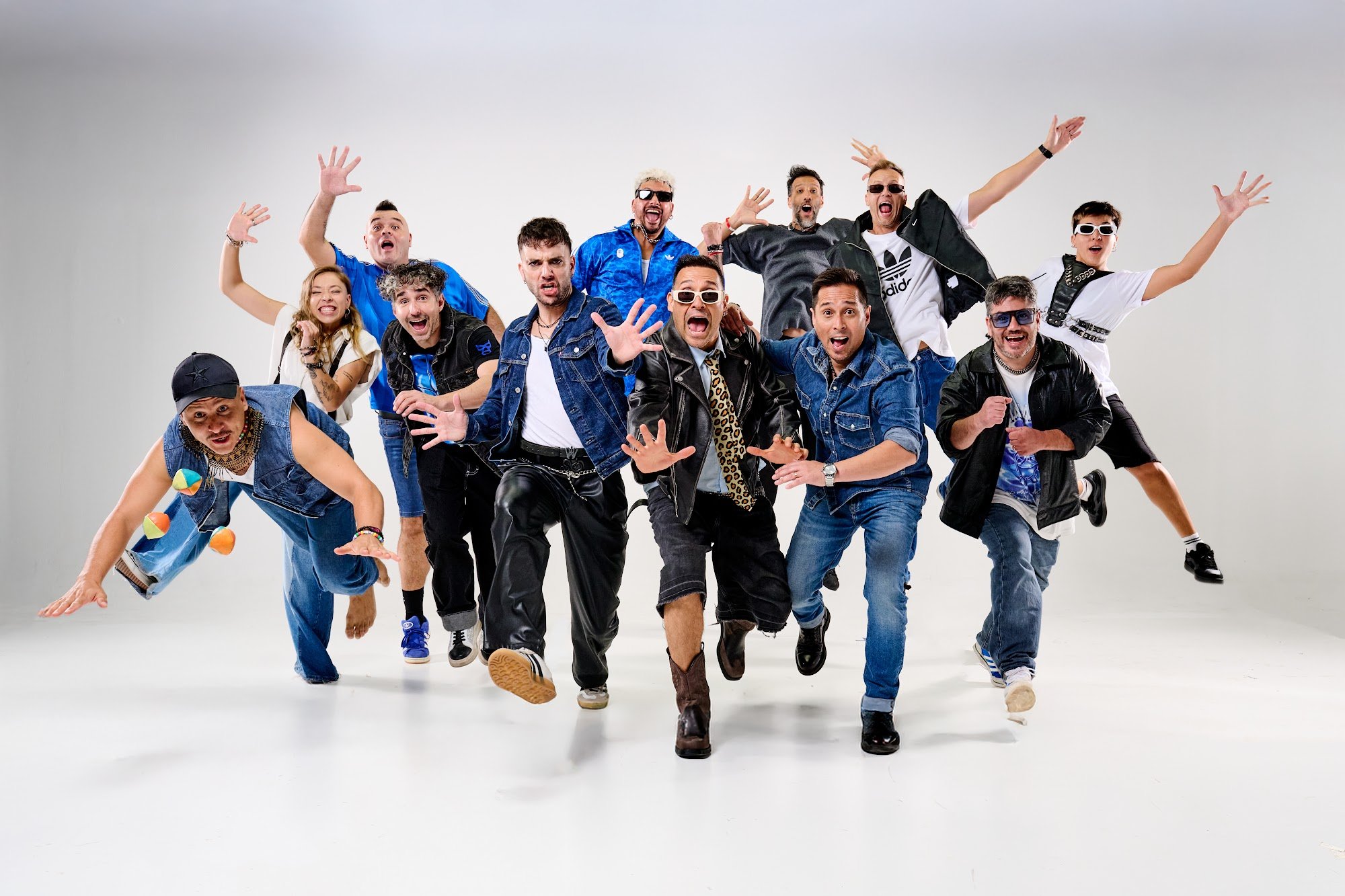 Los Caligaris: «CALIGARIS SI», once canciones y colaboraciones de lujo en su nuevo disco de estudio
