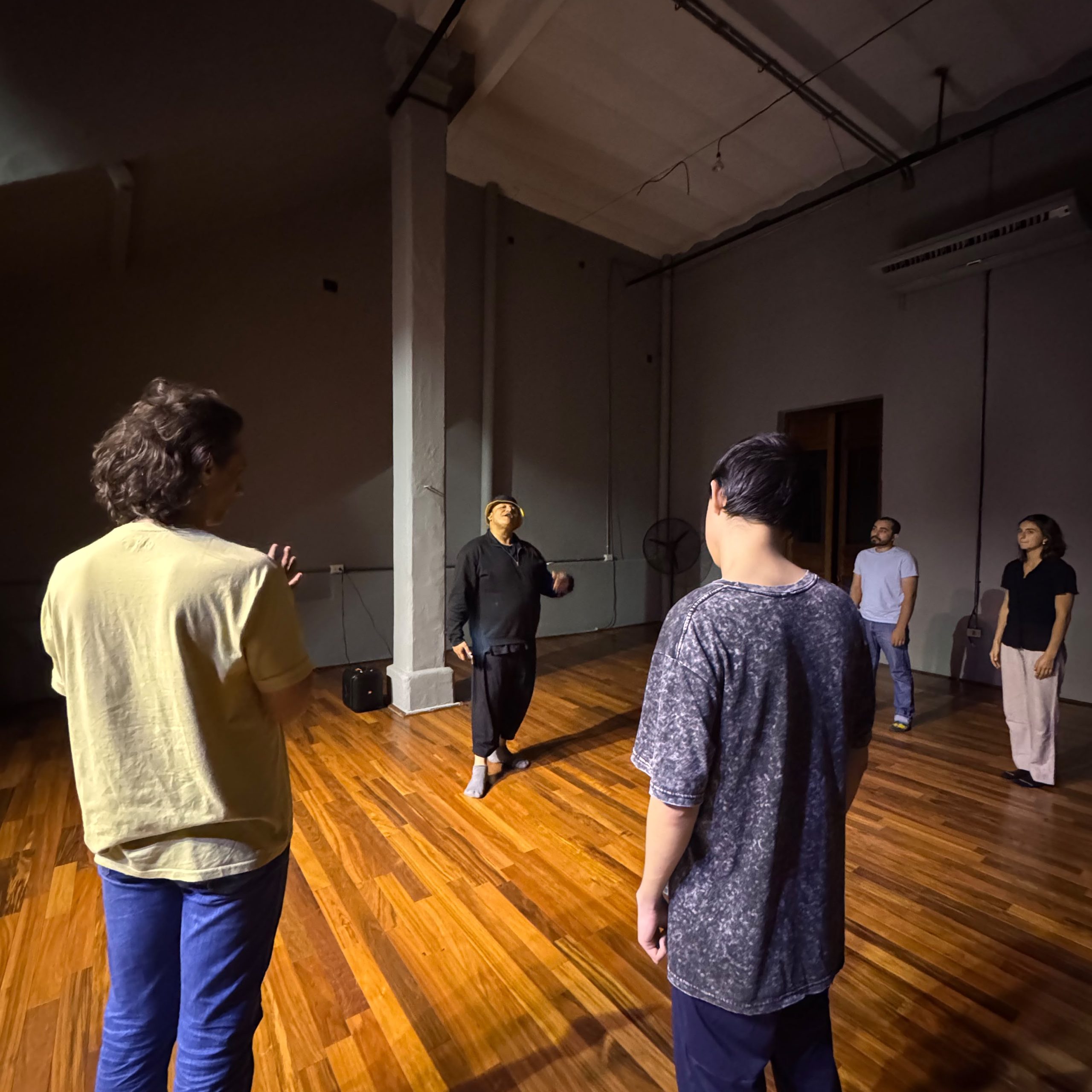 Participantes durante una práctica del taller Primer Plano