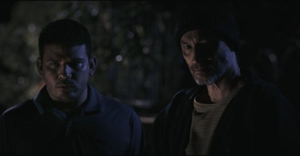Fernando Abadie y Ariell López en una escena nocturna de La sombra