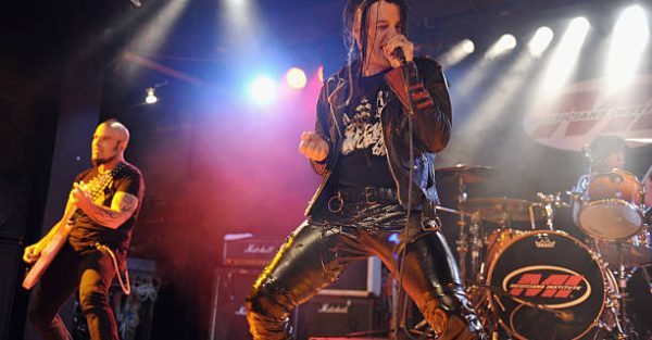 Michale Graves durante una presentación en vivo