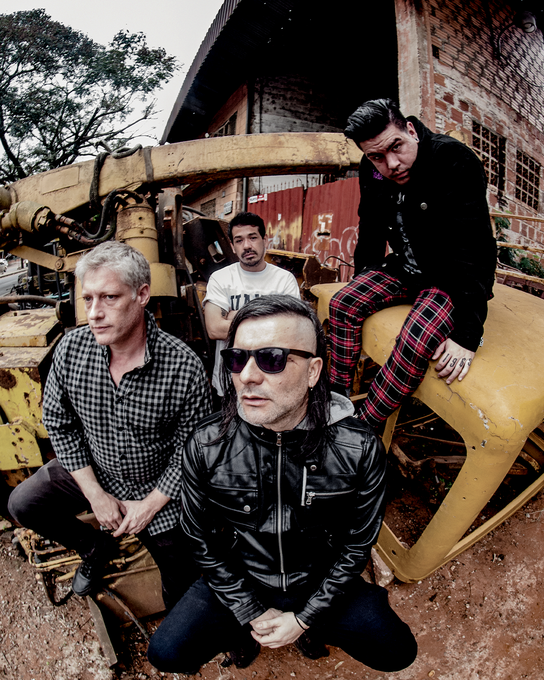 Integrantes de Trifulka en la locación del videoclip Criminal