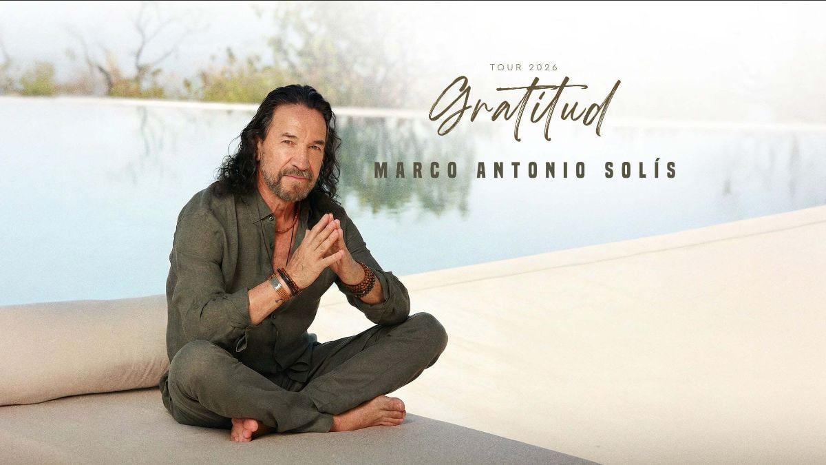 Marco Antonio Solís durante una presentación en vivo