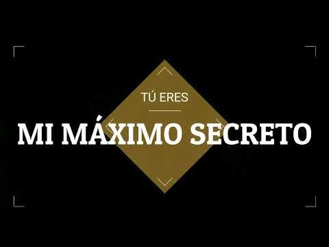 Guitarrista dentro de un reloj de arena en el videolyric de Ahora