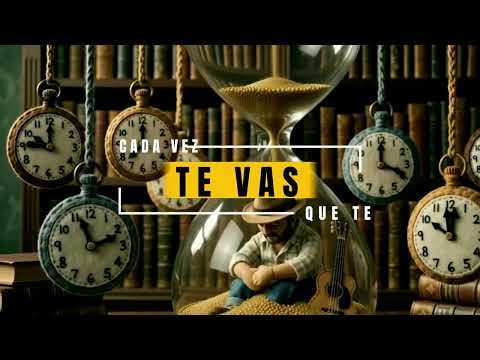 Personaje rodeado de relojes en el videolyric de Ahora