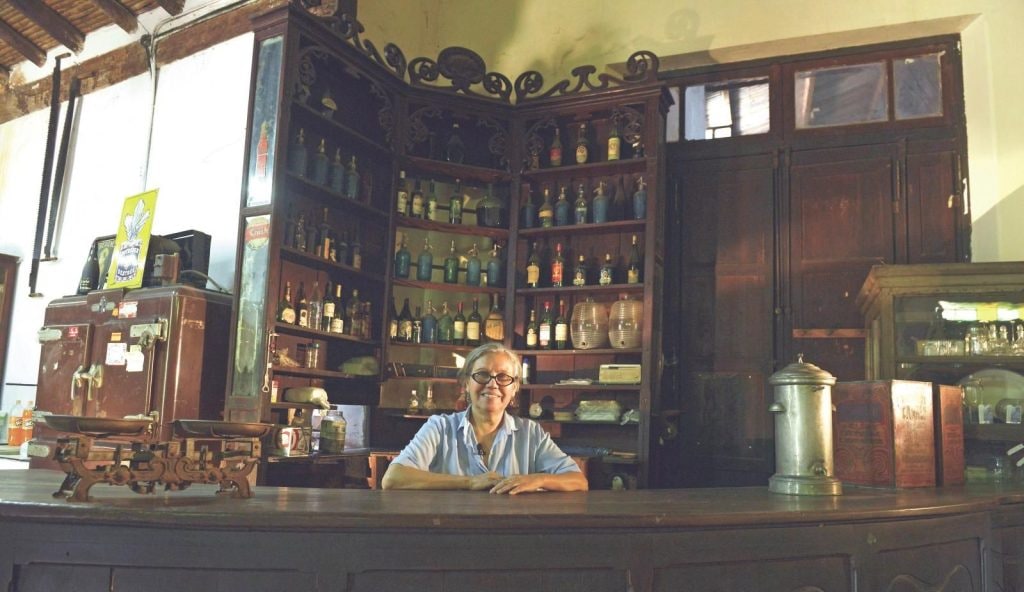 Fachada del Cine Cañisá de Asunción