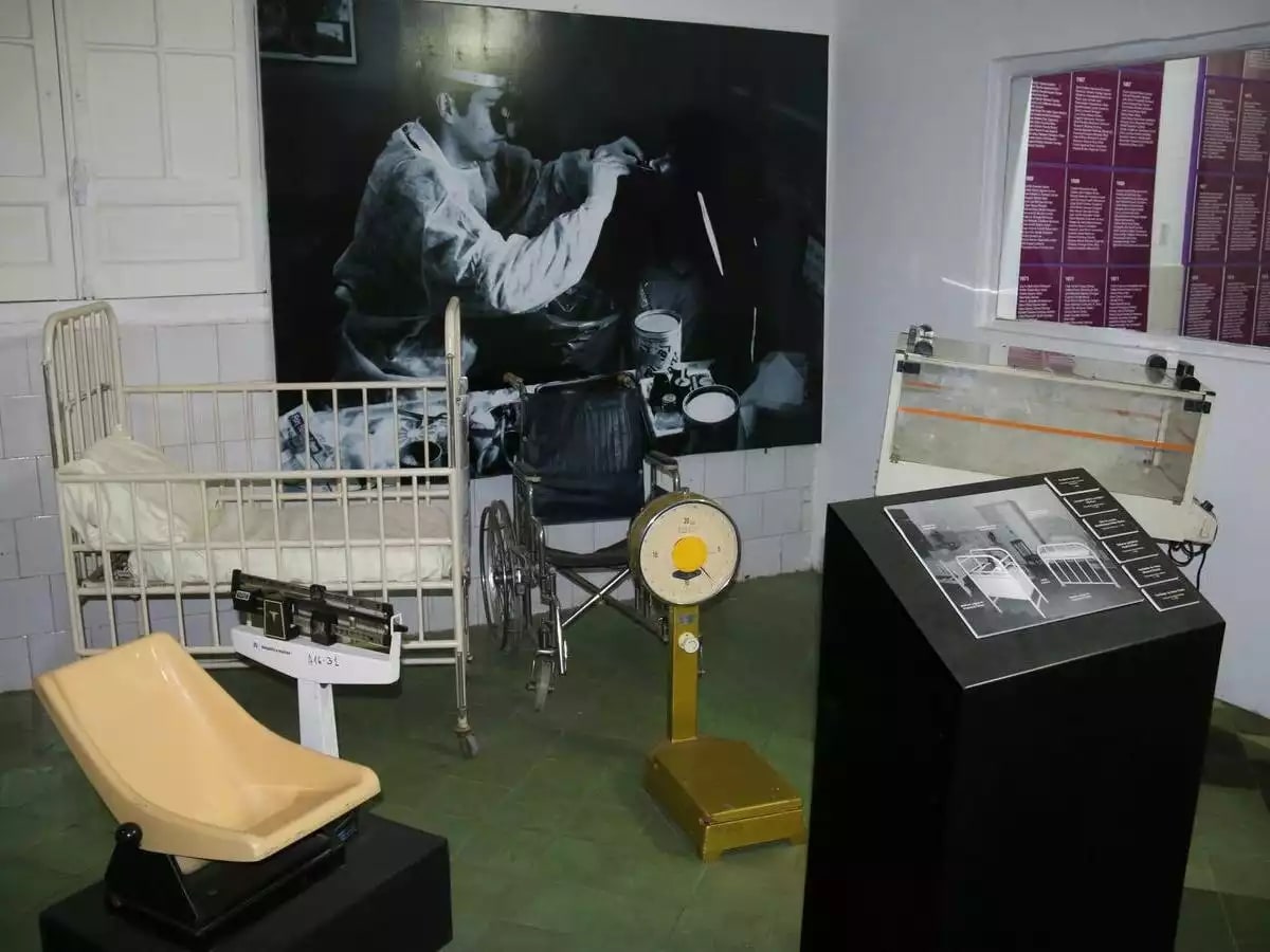 Instrumental y mobiliario histórico en el Museo Hospital de Clínicas