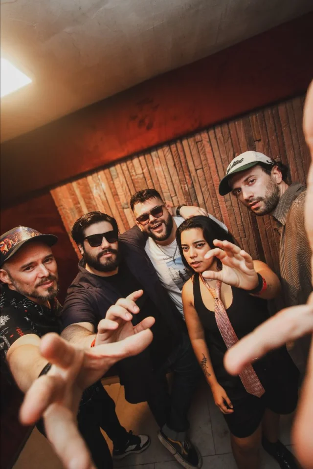 Integrantes de la banda paraguaya Ciudad Mansa