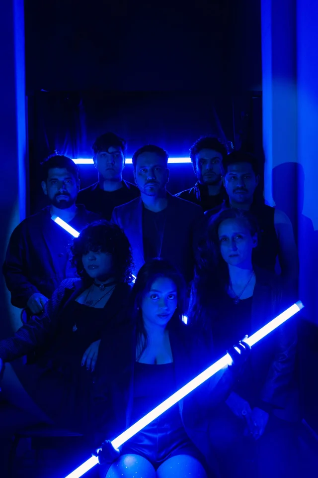 El elenco de Dispositivos Vinculados durante el proceso de SIGILAB