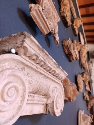 Ornamentos arquitectónicos de la colección de Félix Toranzos